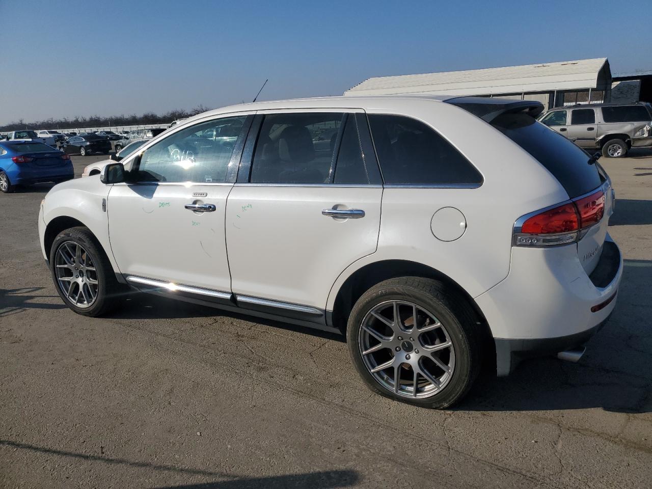 2013 Lincoln MKX - Image 2
