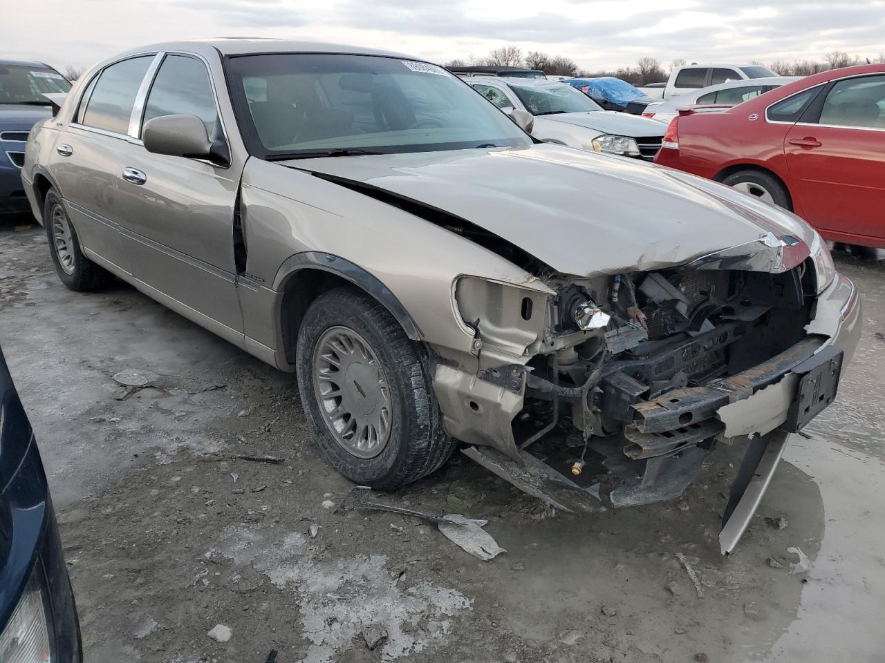 2002 Lincoln Town Car - Image 4