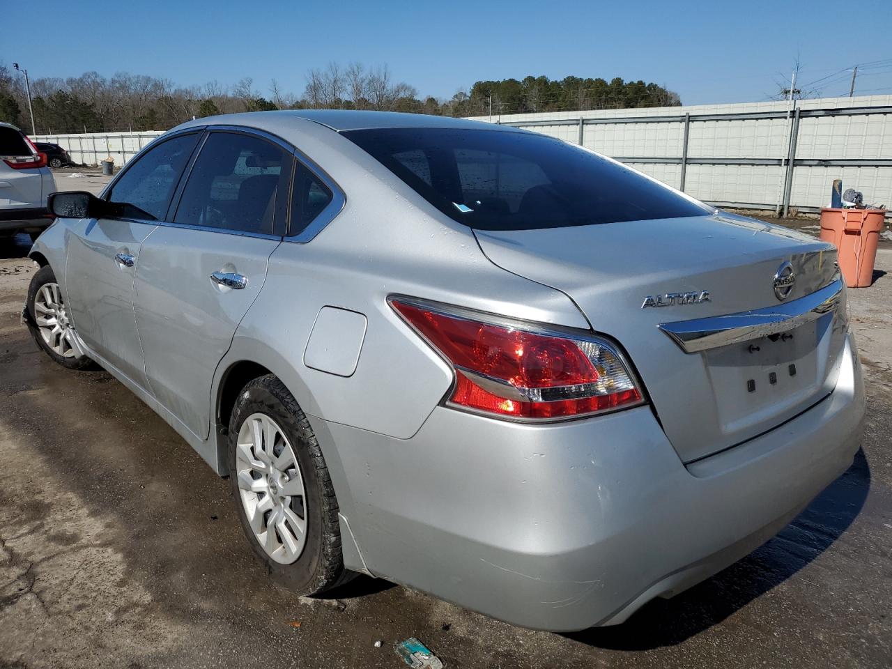2015 Nissan Altima - Image 2