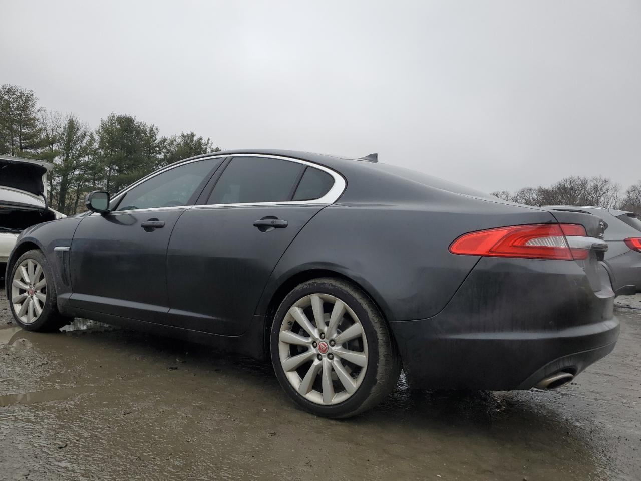 2014 Jaguar XF - Image 2