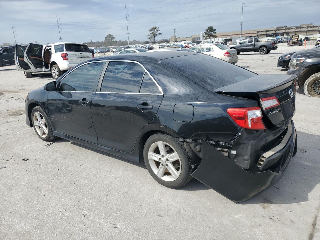2014 Toyota Camry - Image 2