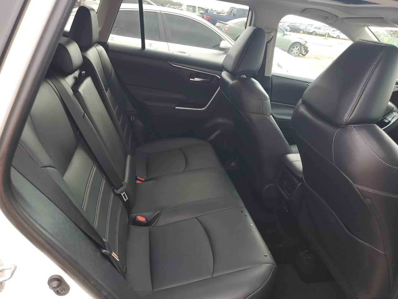 2020 Toyota RAV 4 - Image 11