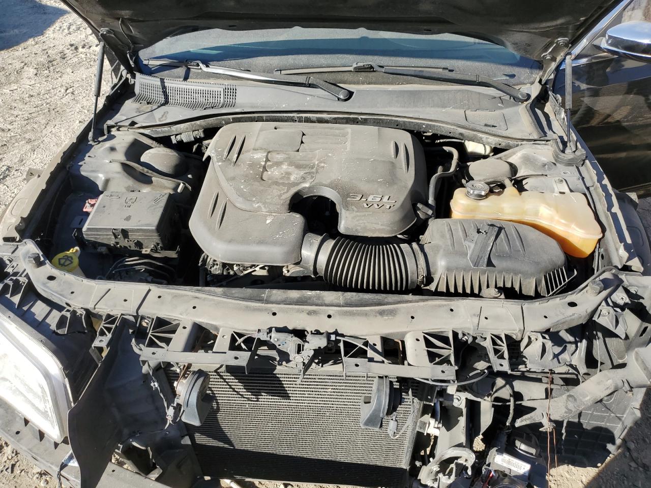 2016 Chrysler 300 - Image 11