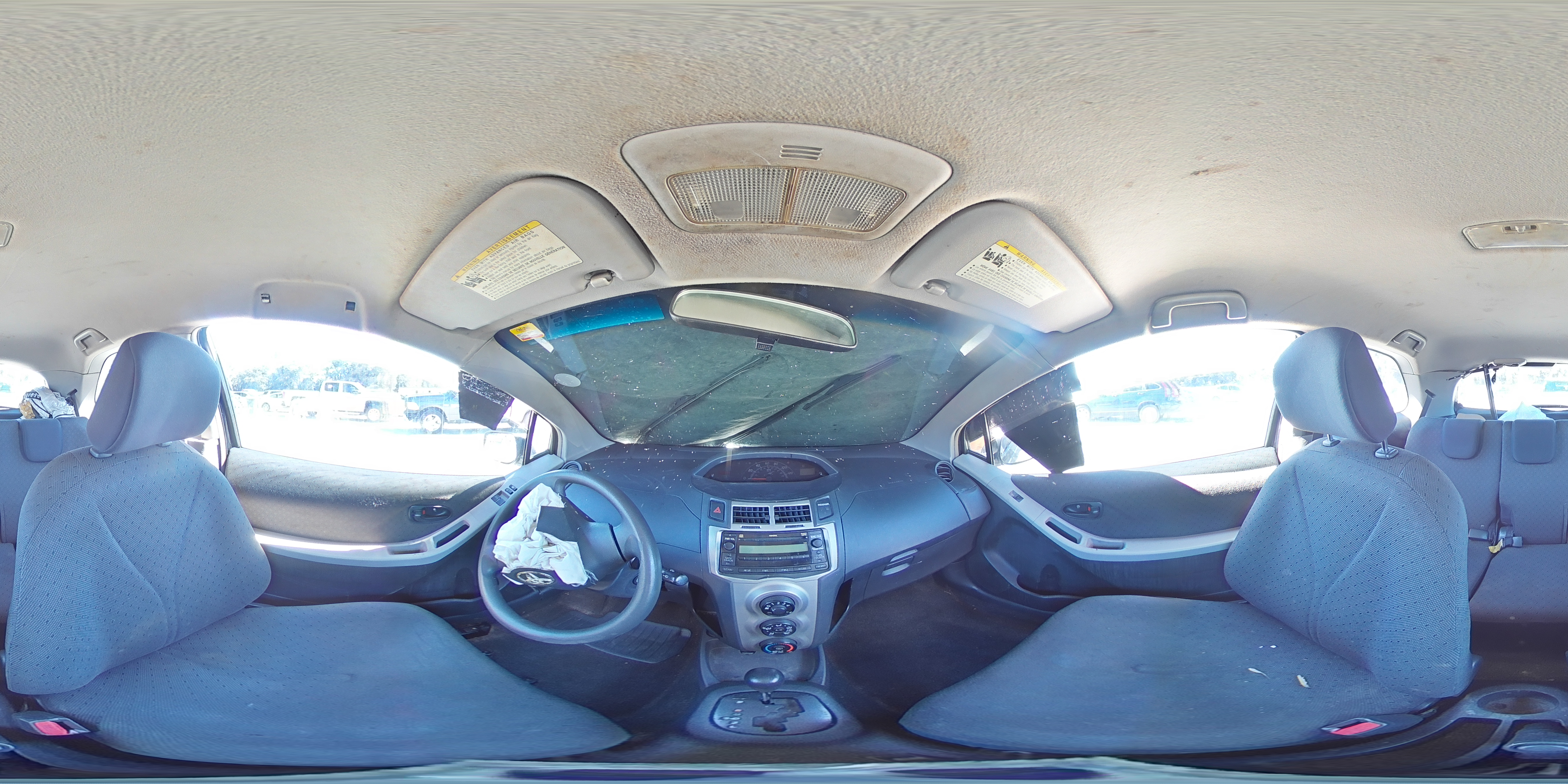 2010 Toyota Yaris - Image 13
