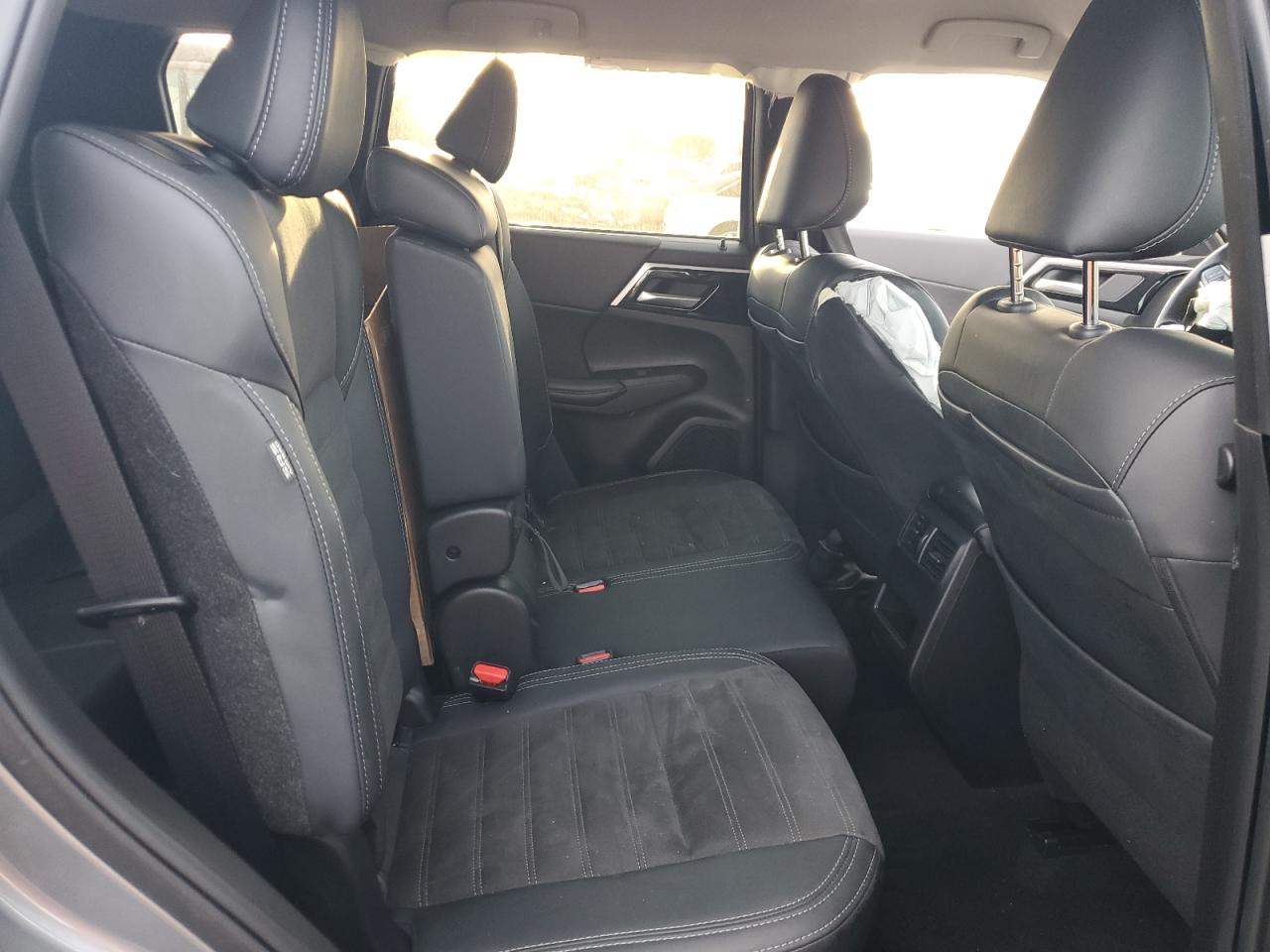 2024 Mitsubishi Outlander - Image 11