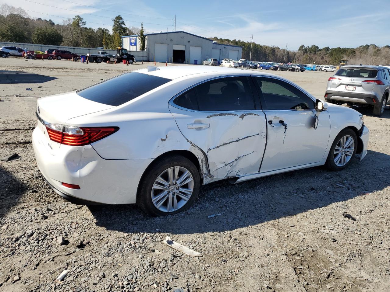 2015 Lexus ES - Image 3