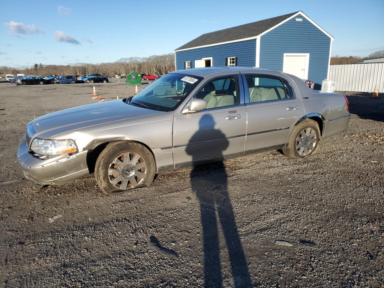 2005 Lincoln Town Car - Image 1