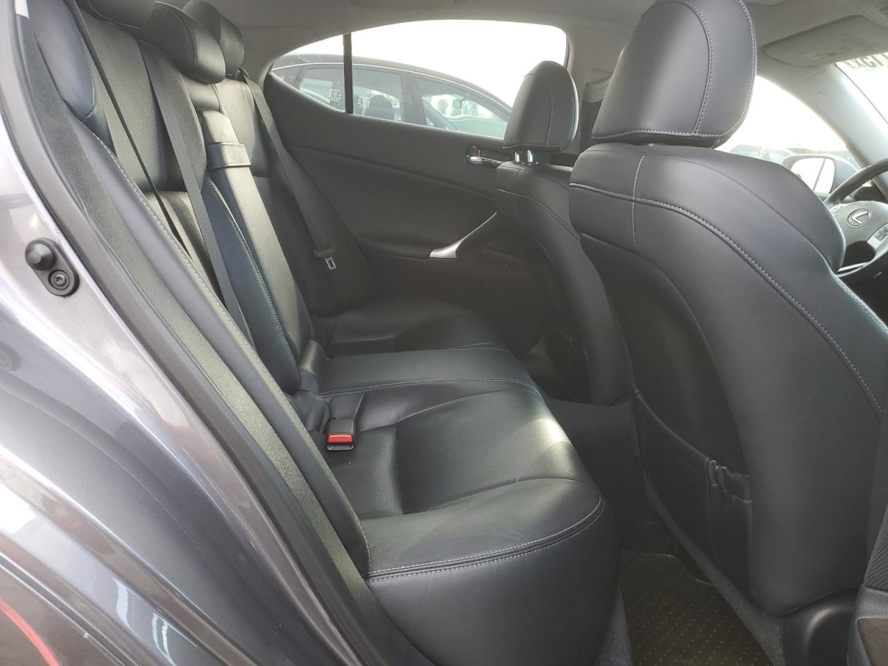 2012 Lexus IS - Image 10