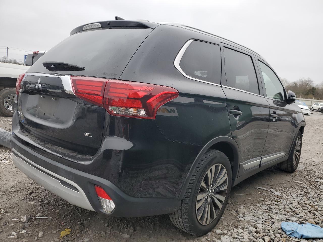 2020 Mitsubishi Outlander - Image 3