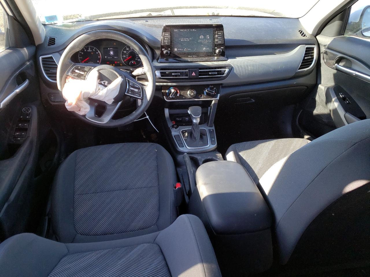 2023 Kia Seltos - Image 8