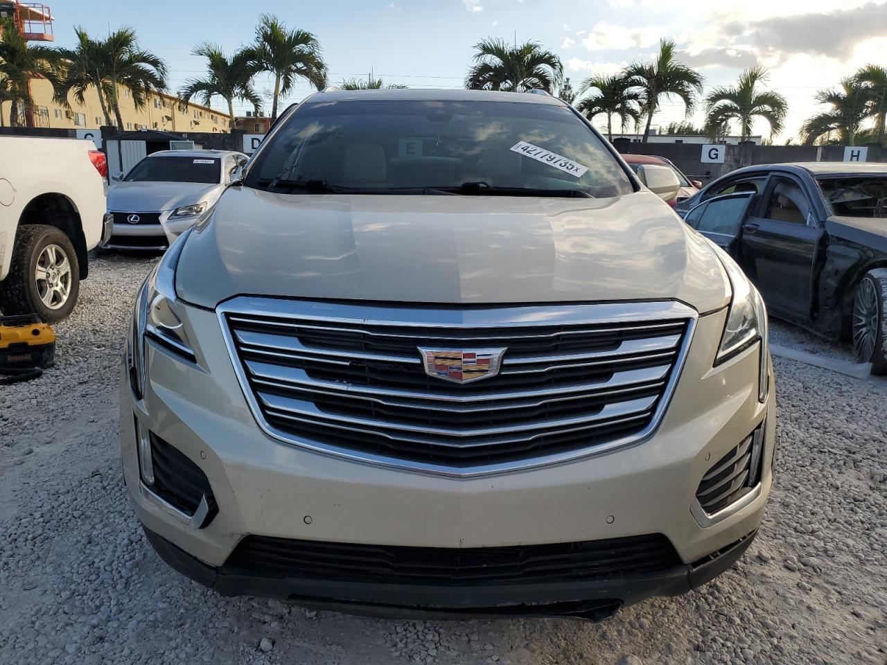 2017 Cadillac XT5 - Image 5