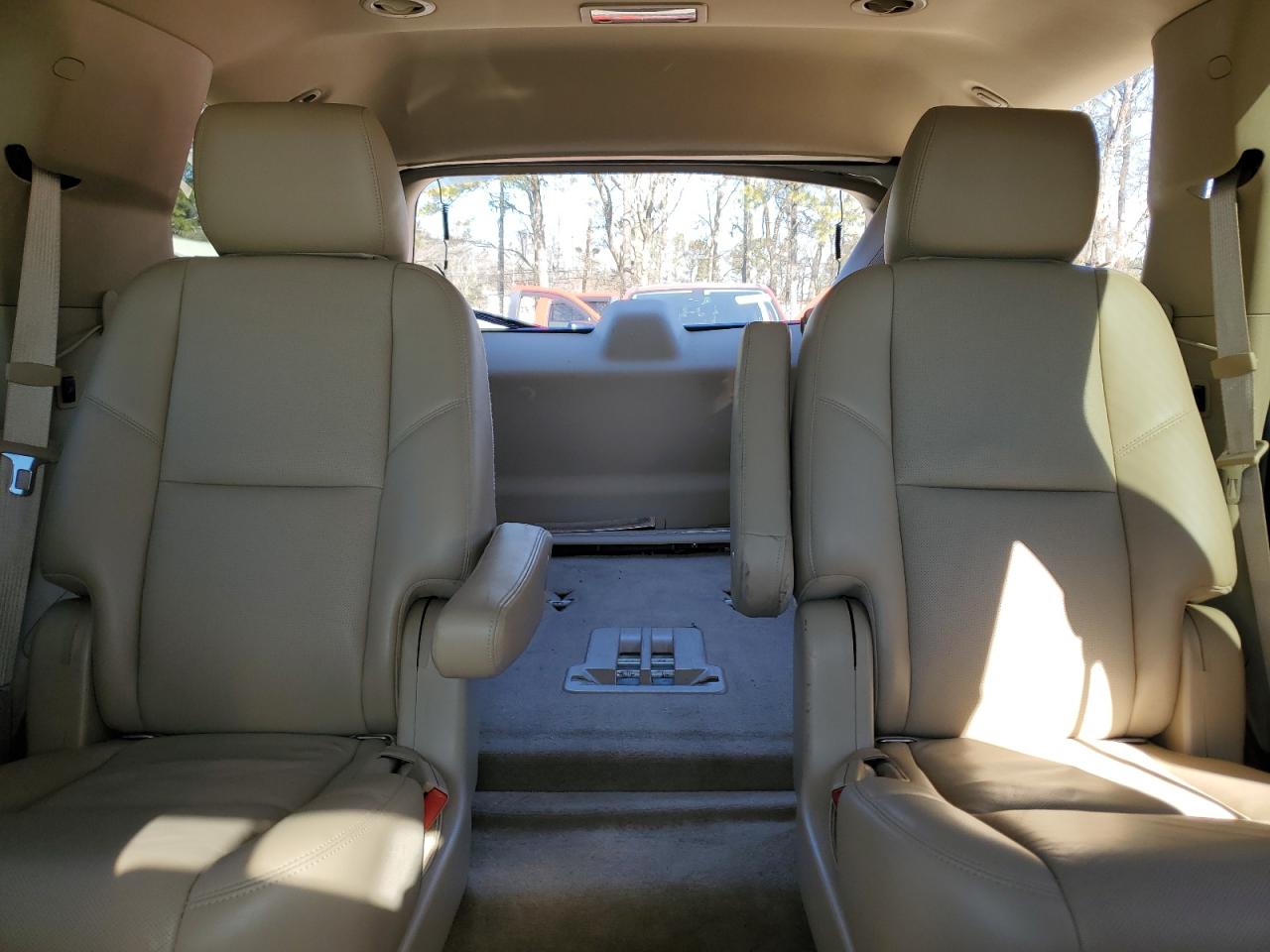 2012 GMC Yukon - Image 10