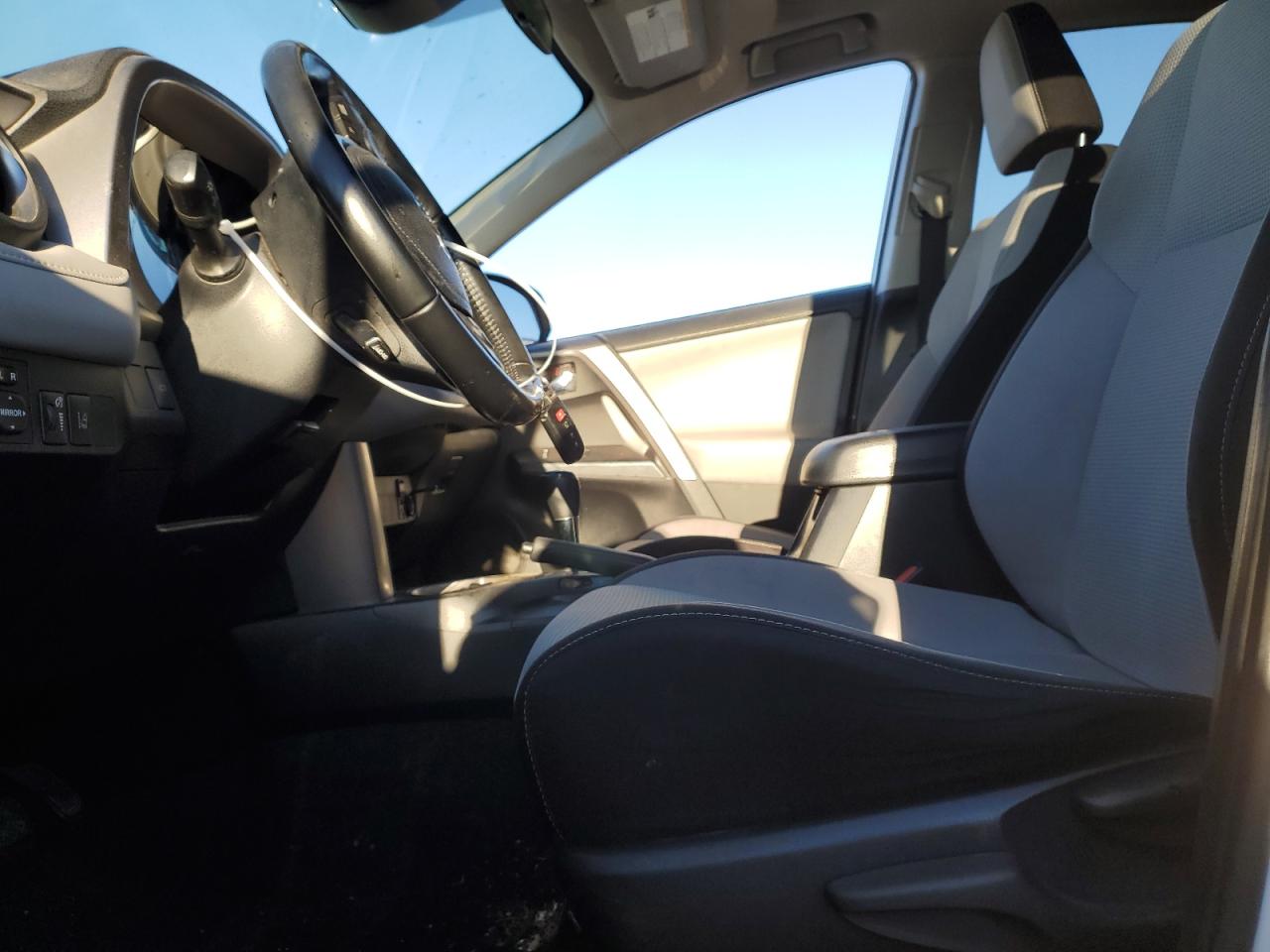 2018 Toyota RAV 4 - Image 7