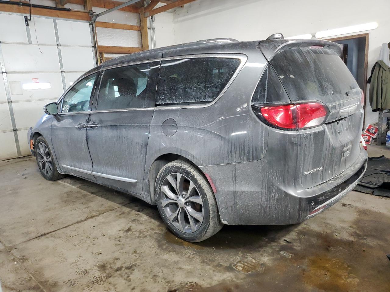 2017 Chrysler Pacifica - Image 2