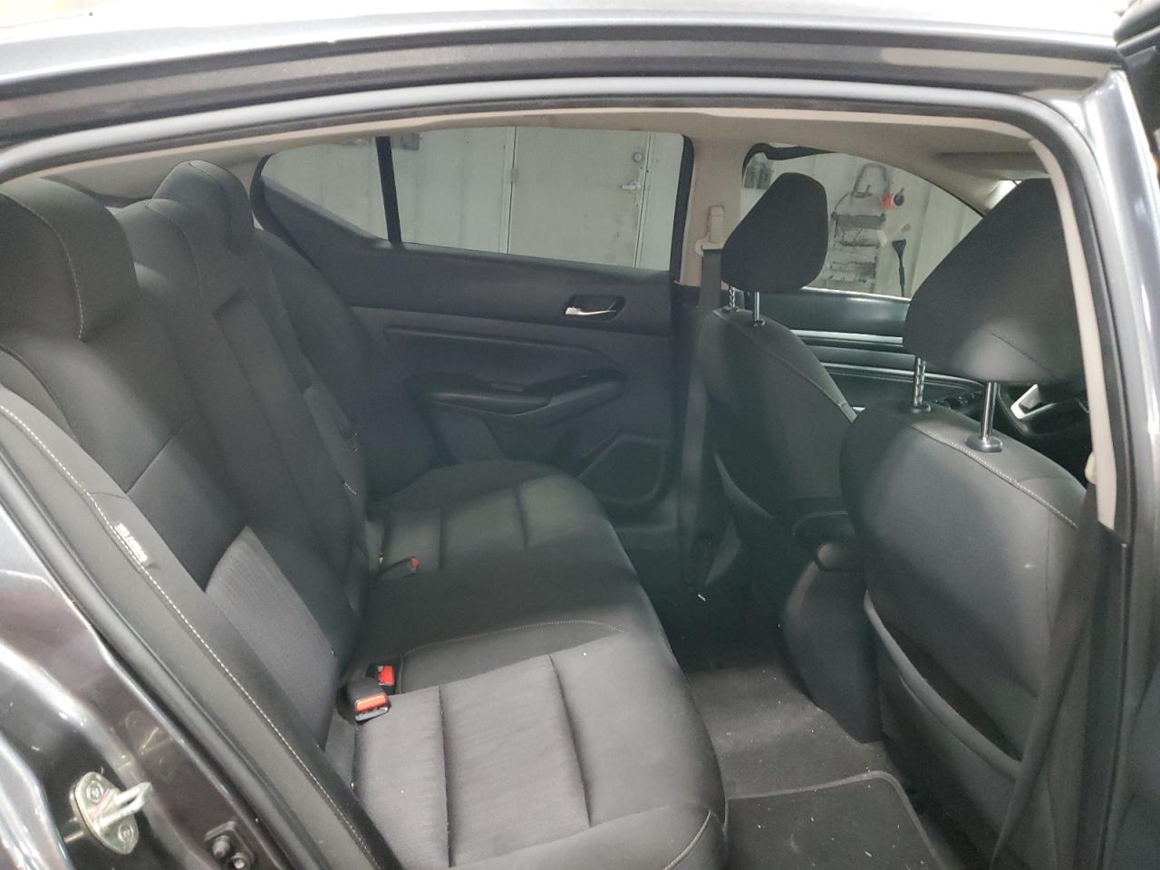 2021 Nissan Altima - Image 10
