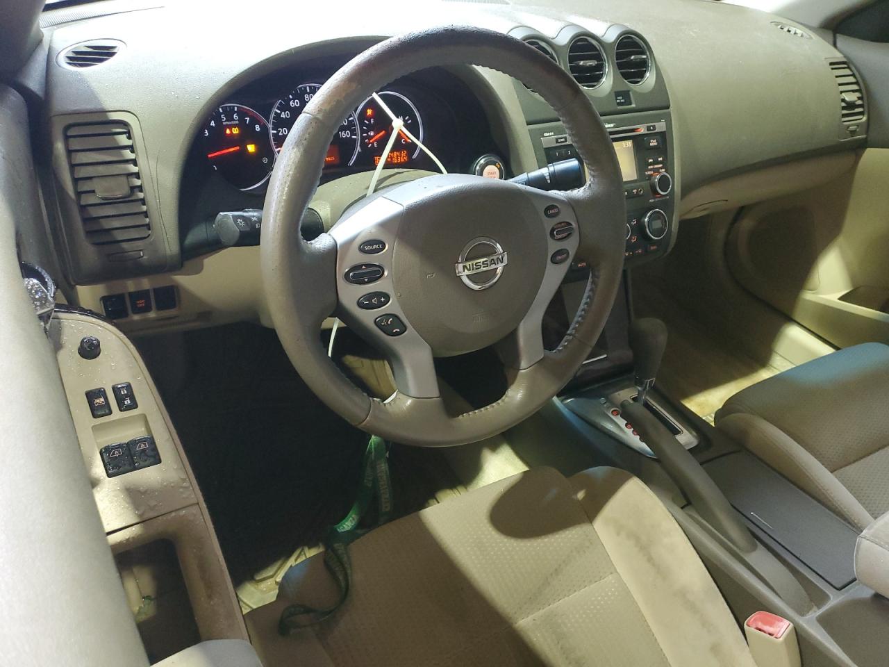 2010 Nissan Altima - Image 8