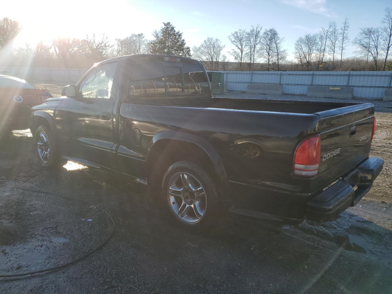 2003 Dodge Dakota - Image 2