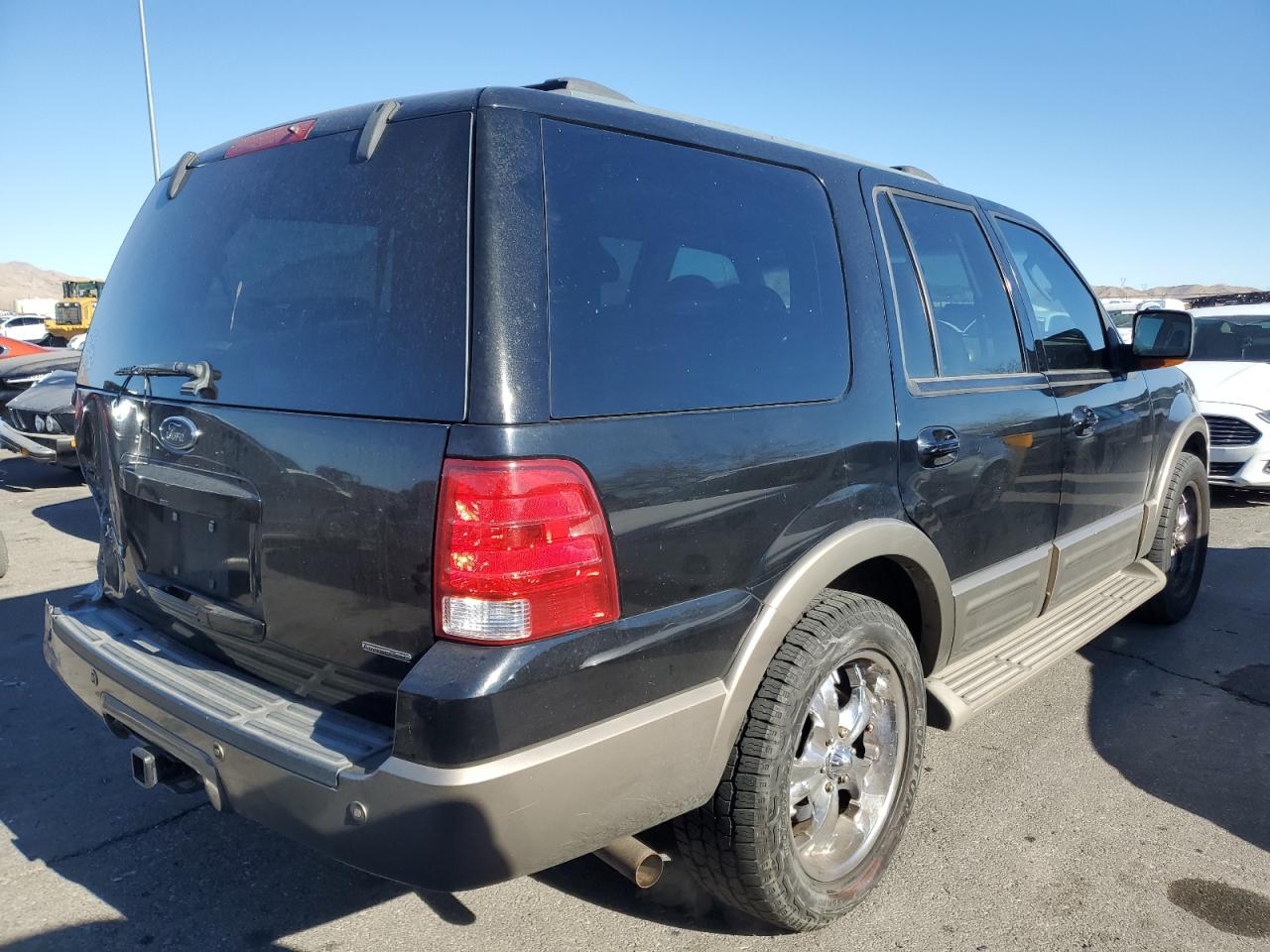 2004 Ford Expedition - Image 3