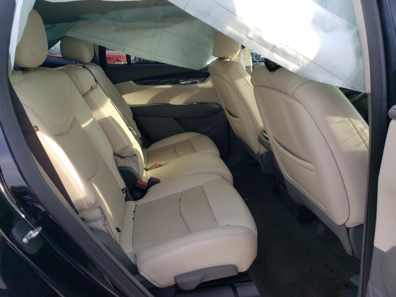 2022 Cadillac XT6 - Image 12