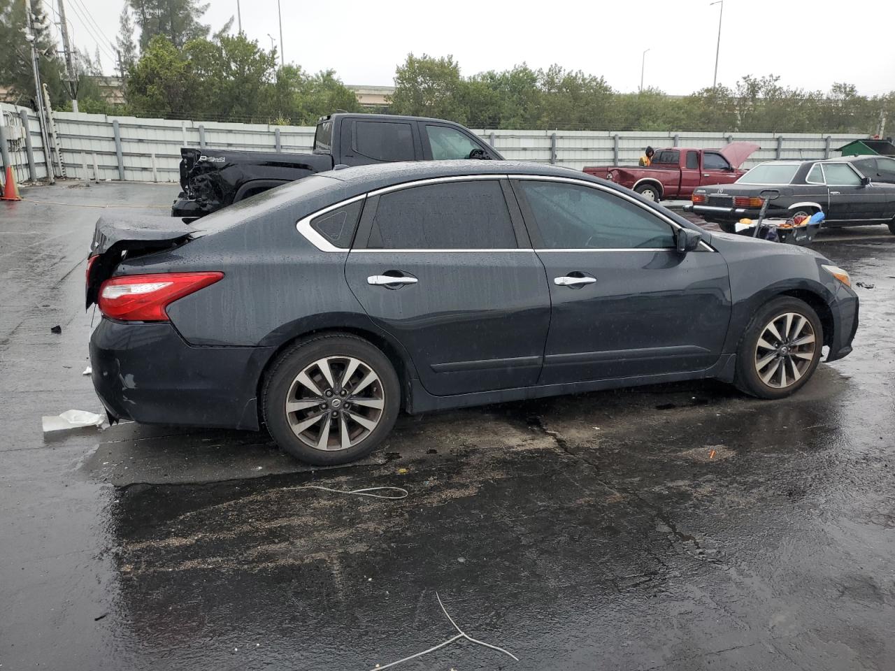 2017 Nissan Altima - Image 3