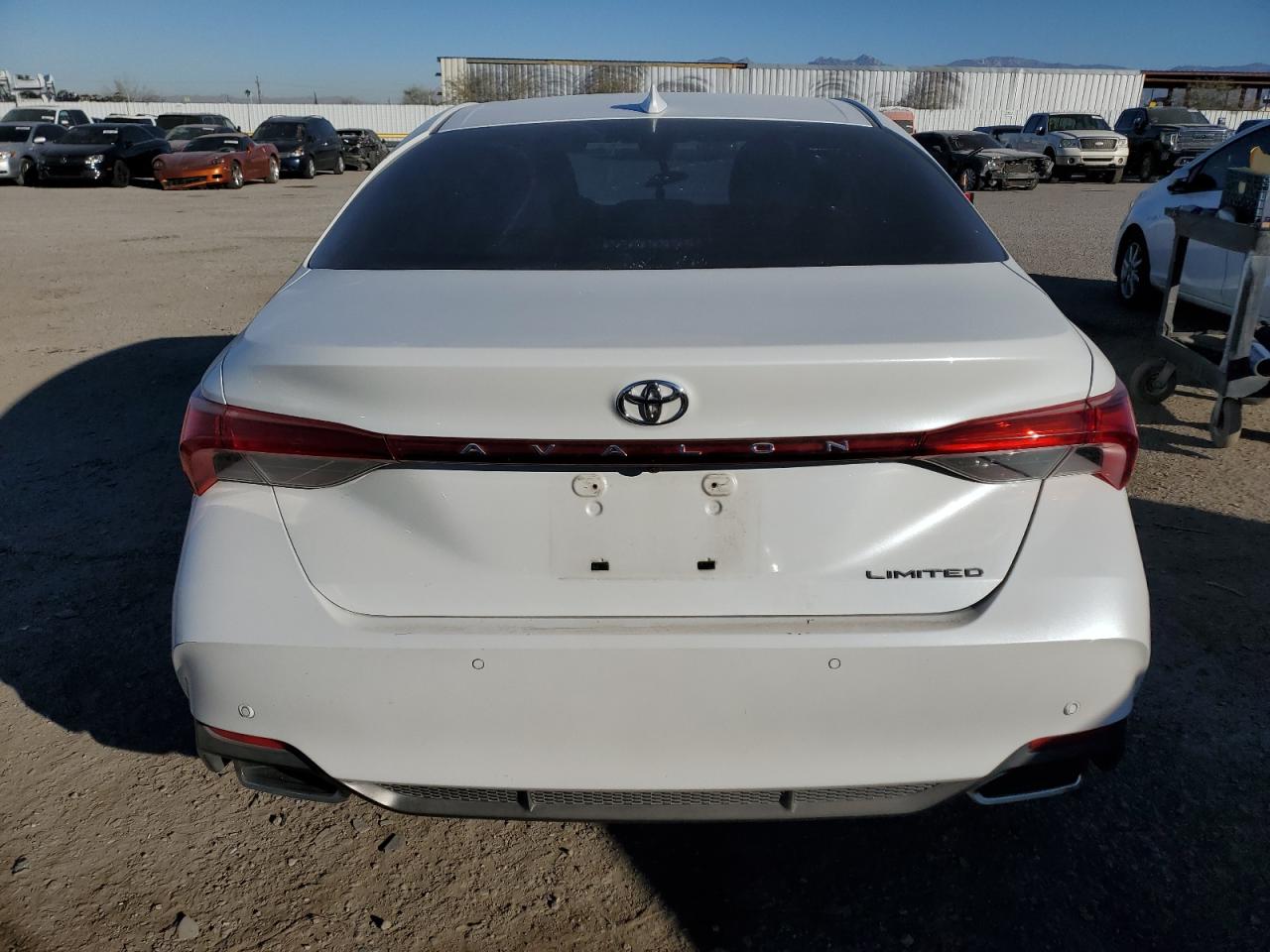 2019 Toyota Avalon - Image 6