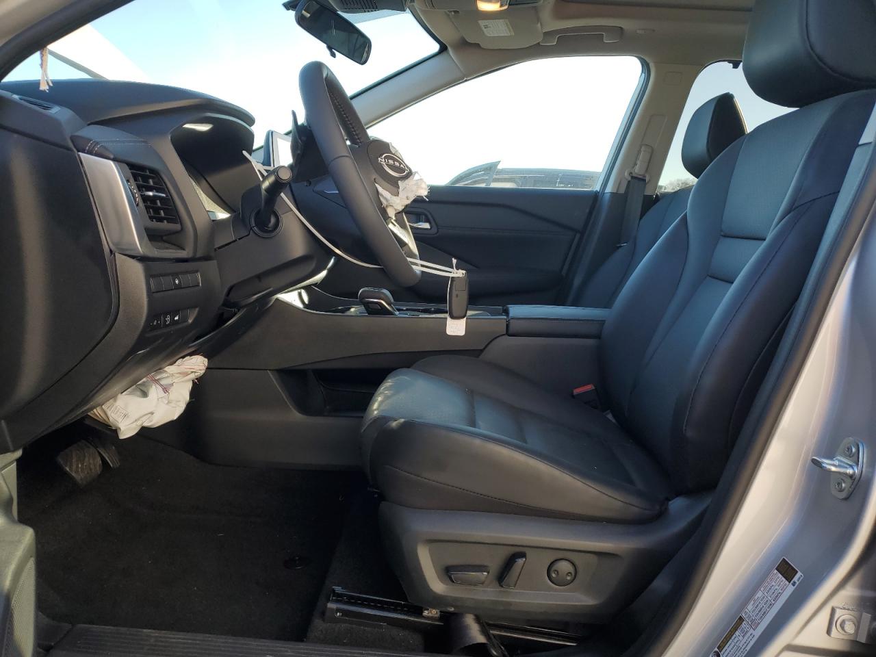 2024 Nissan Rogue - Image 7