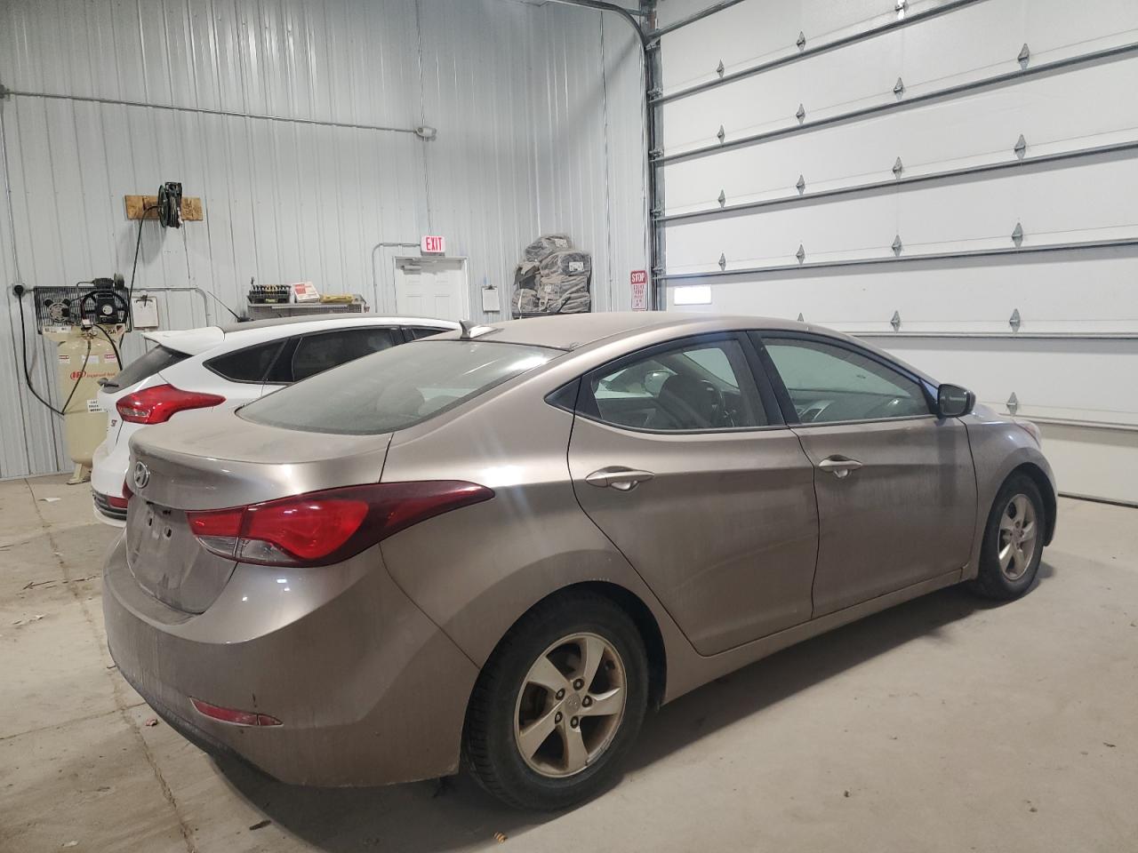 2015 Hyundai Elantra - Image 3