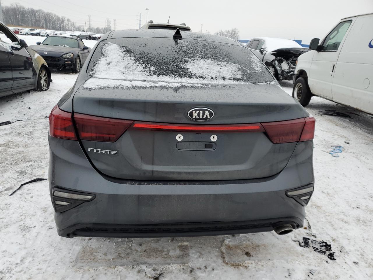 2021 Kia Forte - Image 6