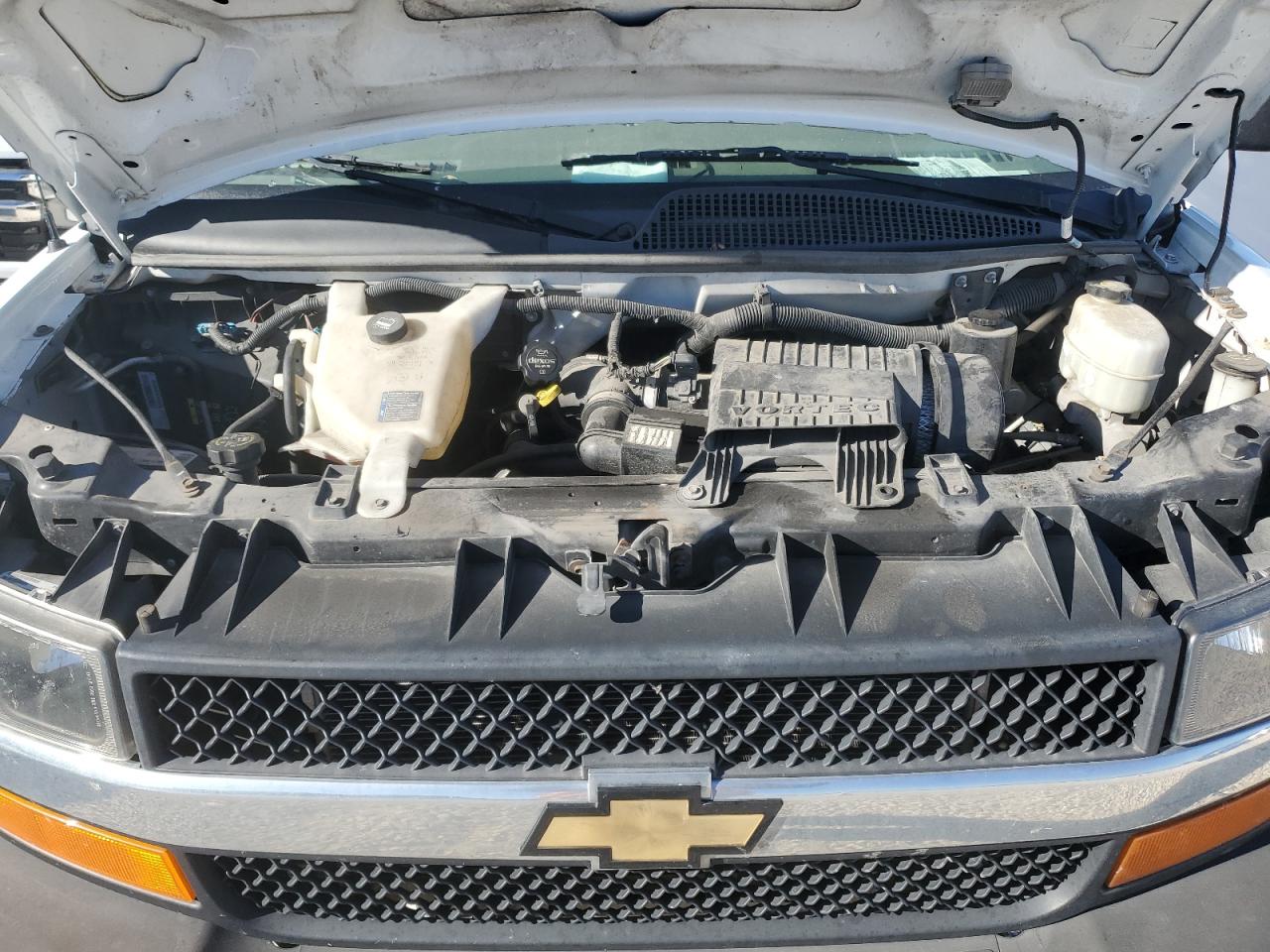 2016 Chevrolet Express - Image 12