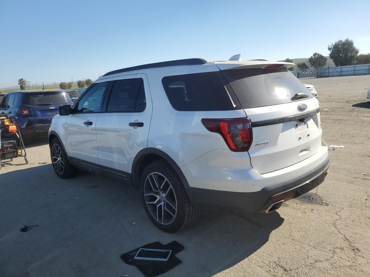 2016 Ford Explorer - Image 2