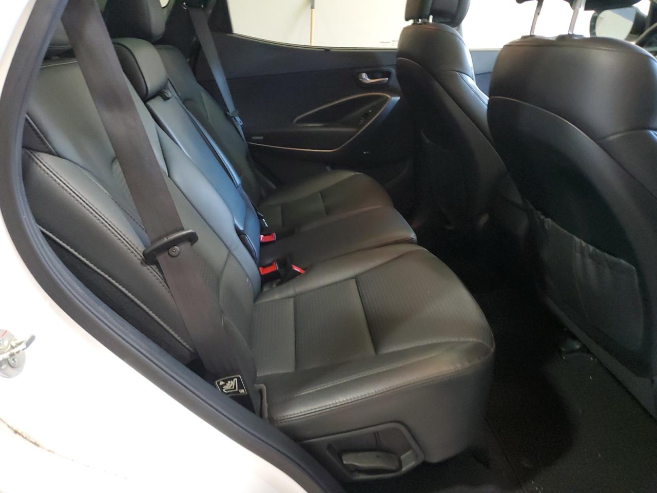 2014 Hyundai Santa Fe - Image 11