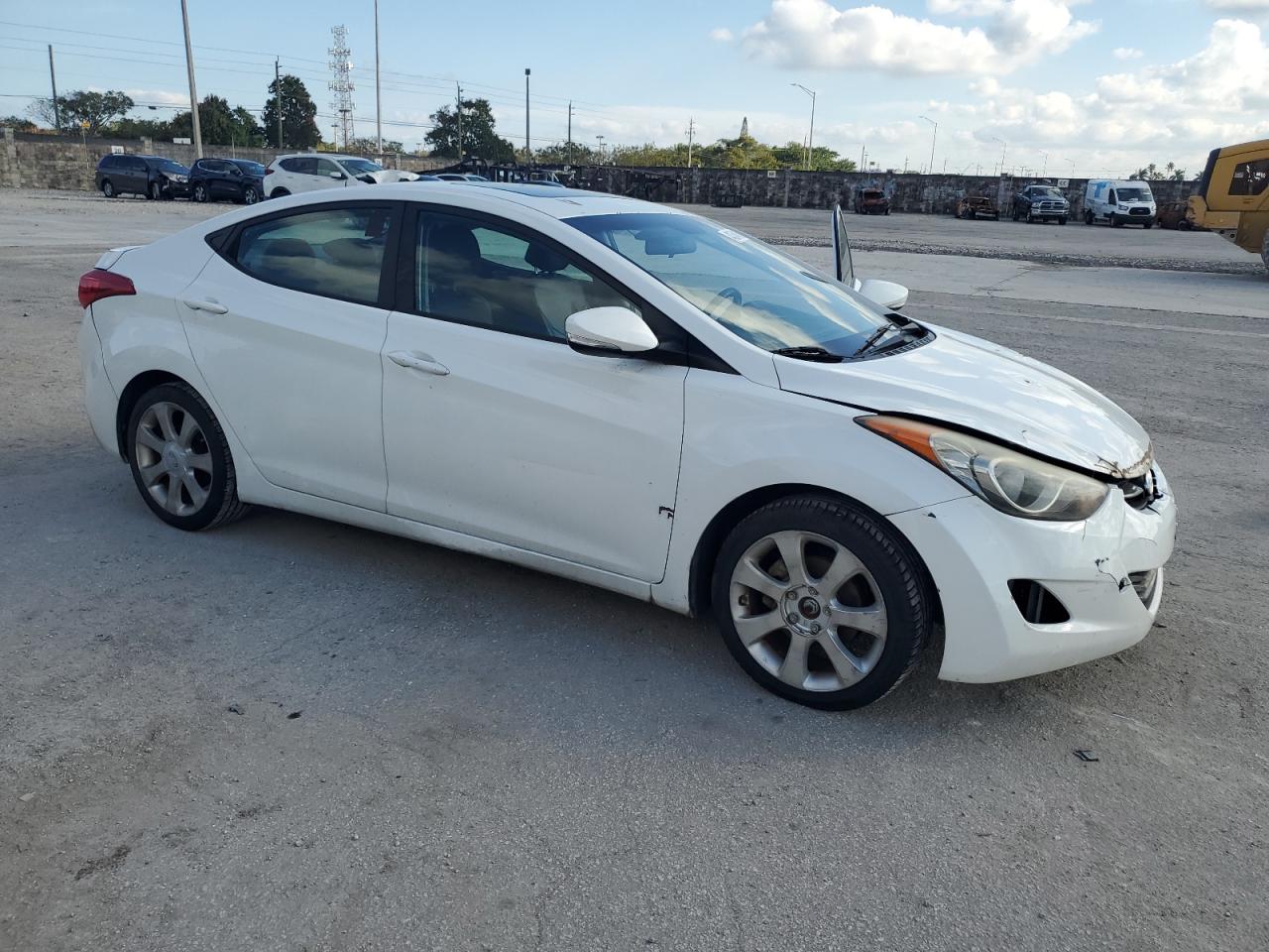 2012 Hyundai Elantra - Image 4