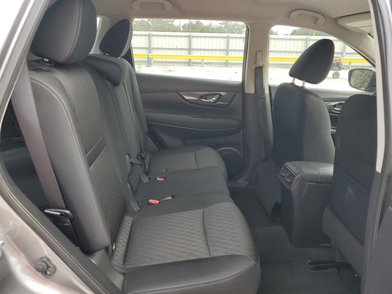 2018 Nissan Rogue - Image 11