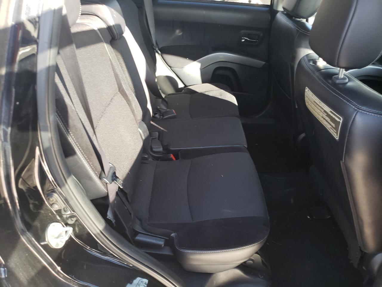 2011 Mitsubishi Outlander - Image 10
