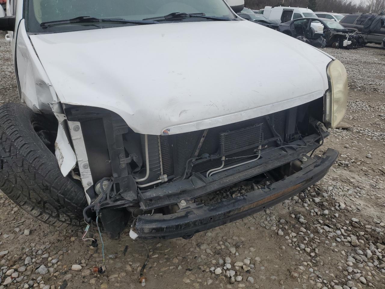 2009 GMC Yukon - Image 13