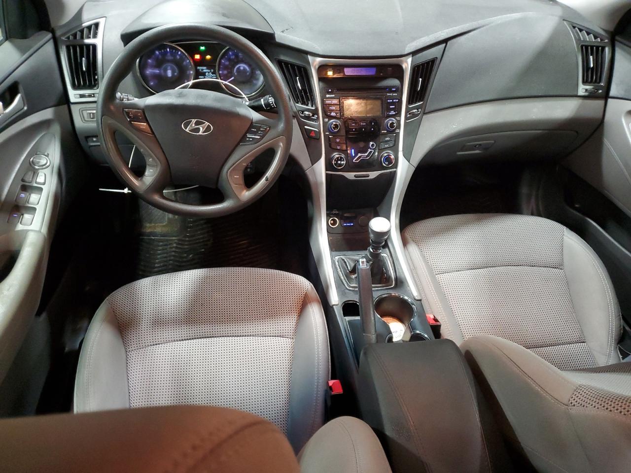 2012 Hyundai Sonata - Image 8