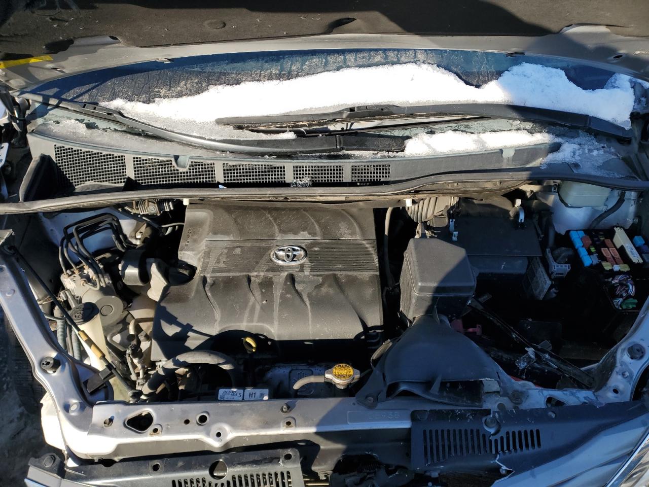 2013 Toyota Sienna - Image 12