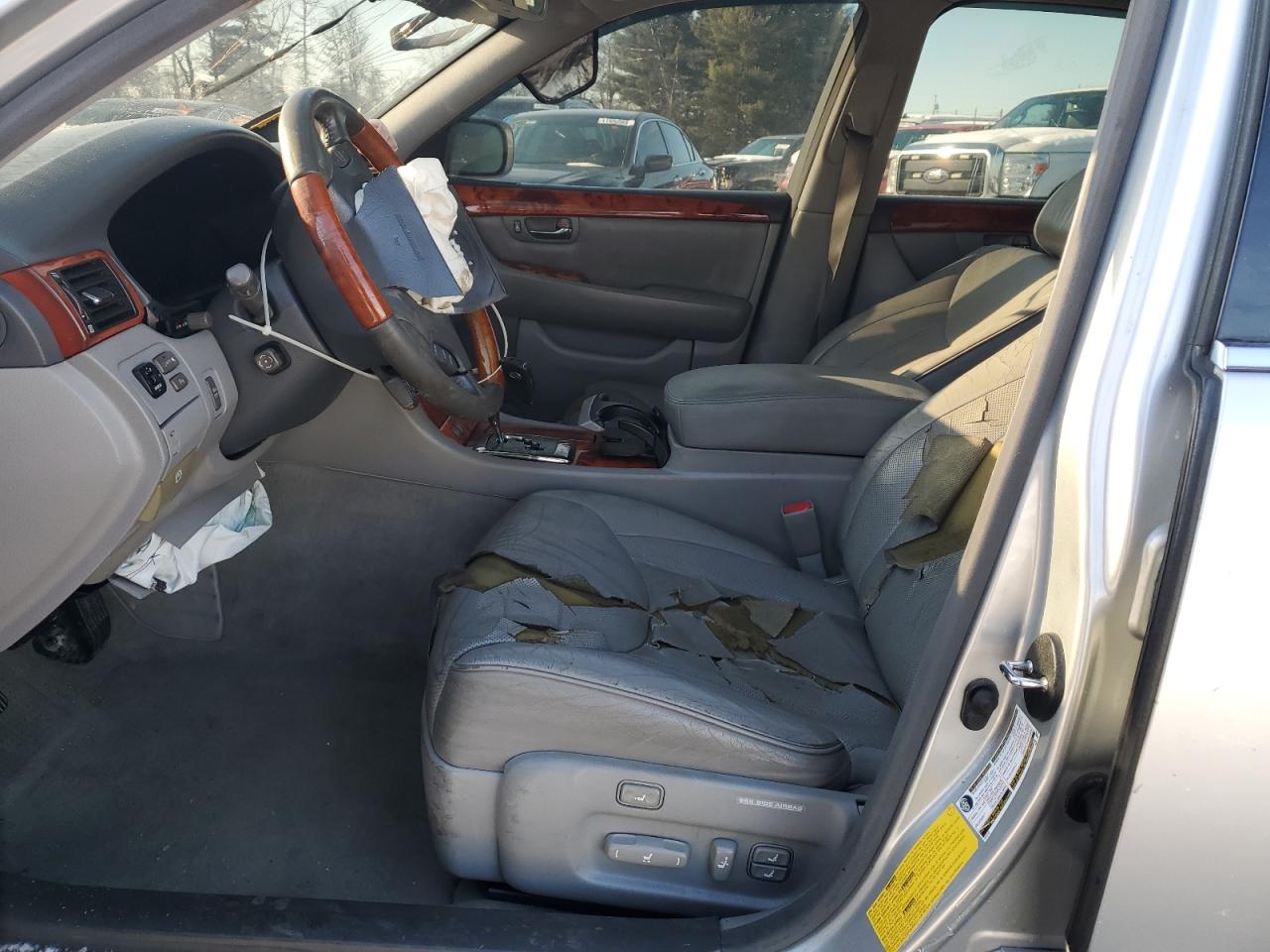 2004 Lexus LS - Image 7