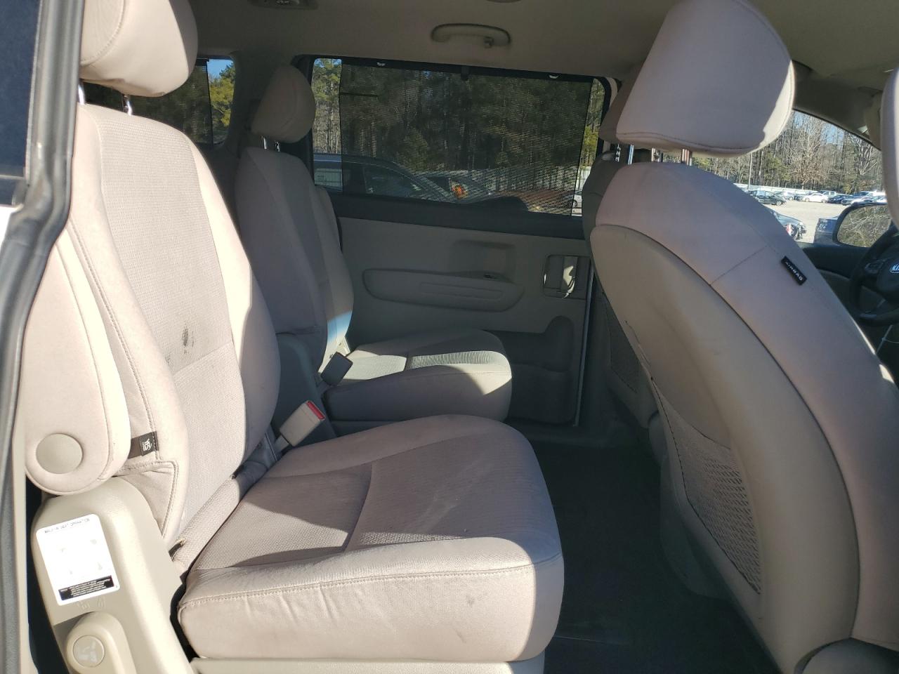 2016 Kia Sedona - Image 11