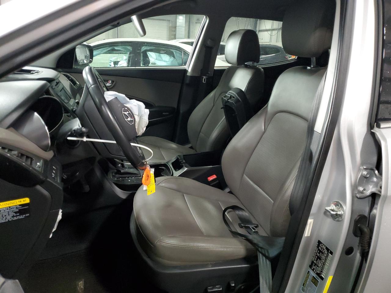 2014 Hyundai Santa Fe - Image 7