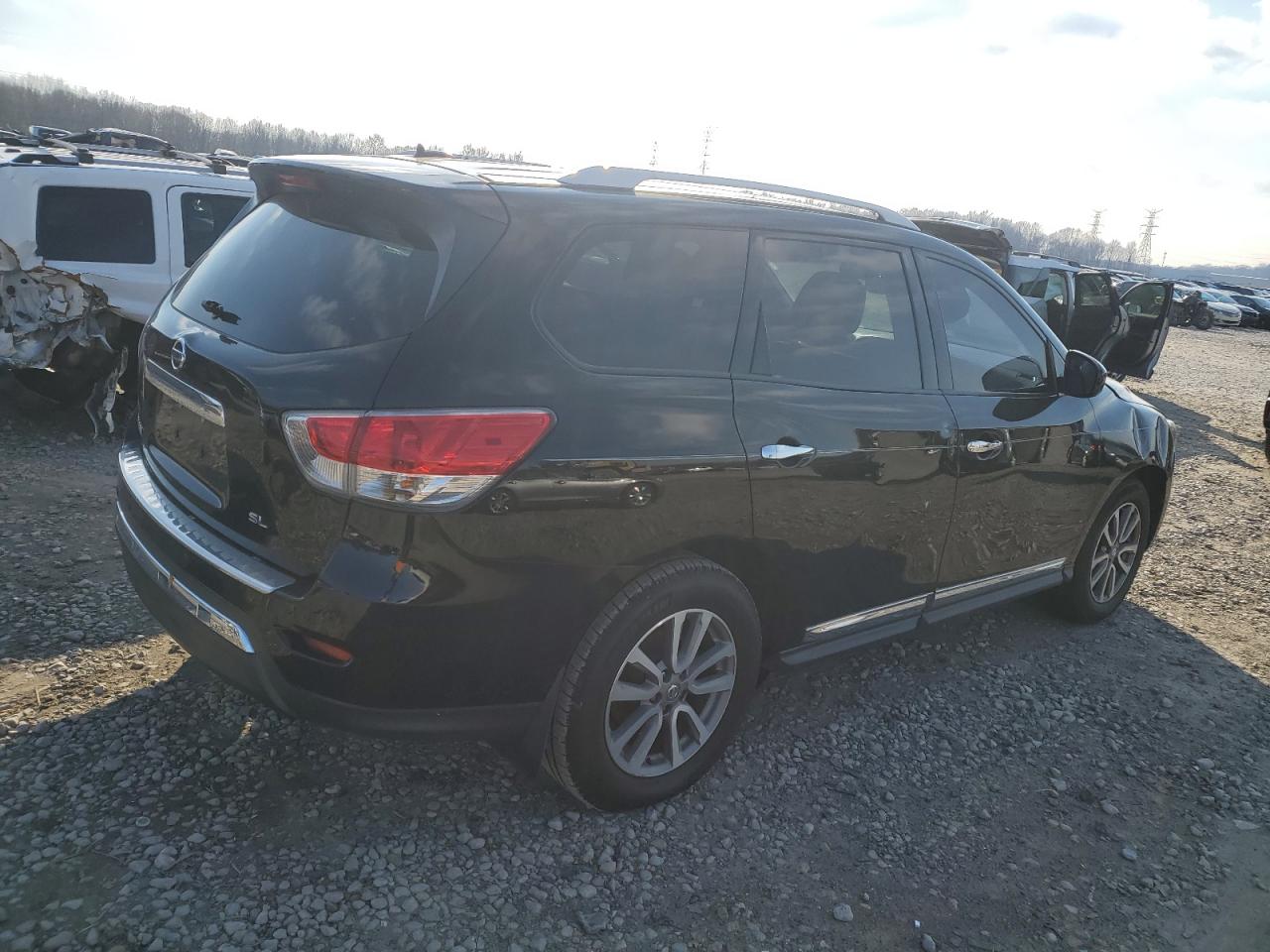 2014 Nissan Pathfinder - Image 3