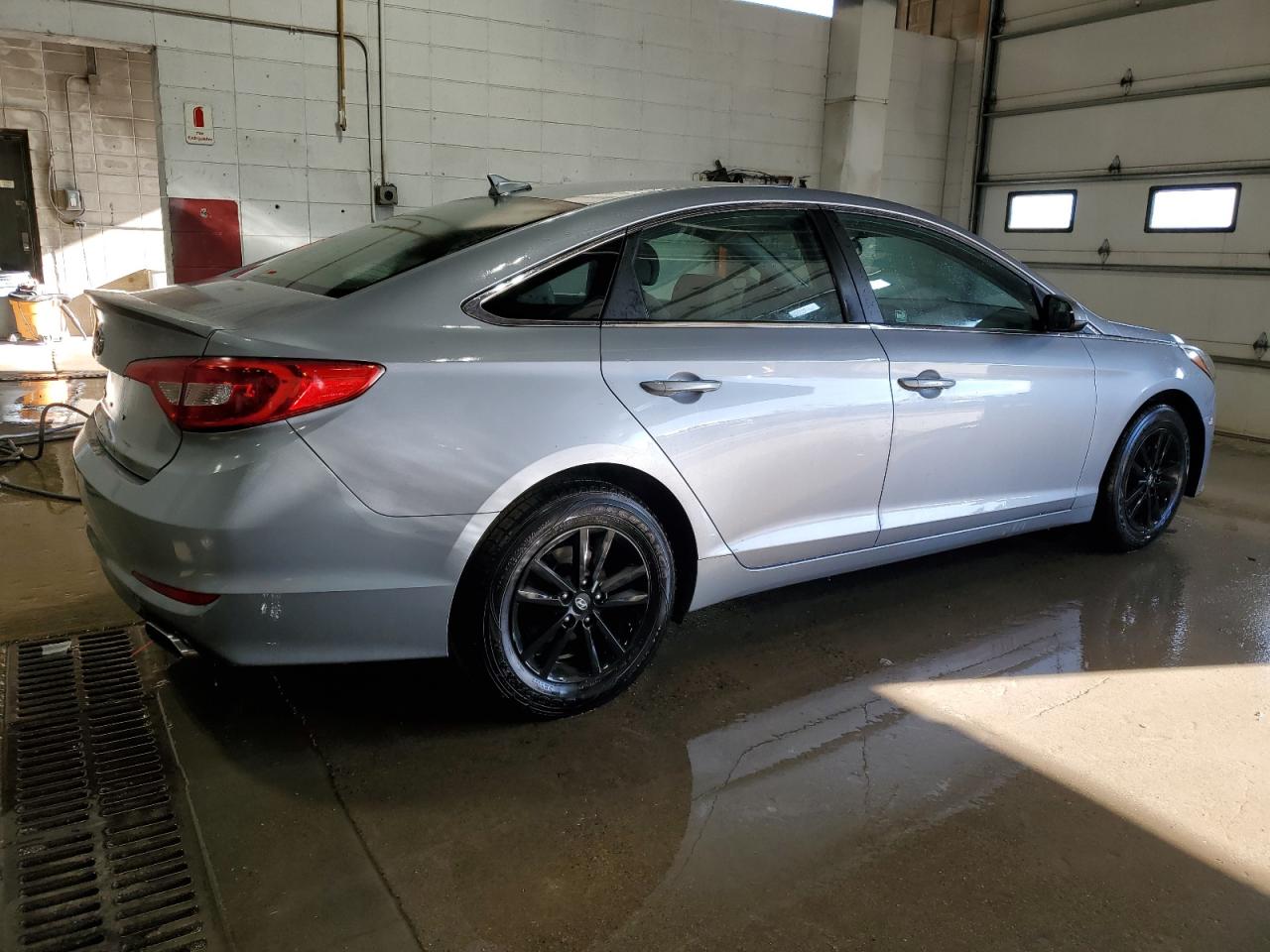 2015 Hyundai Sonata - Image 3