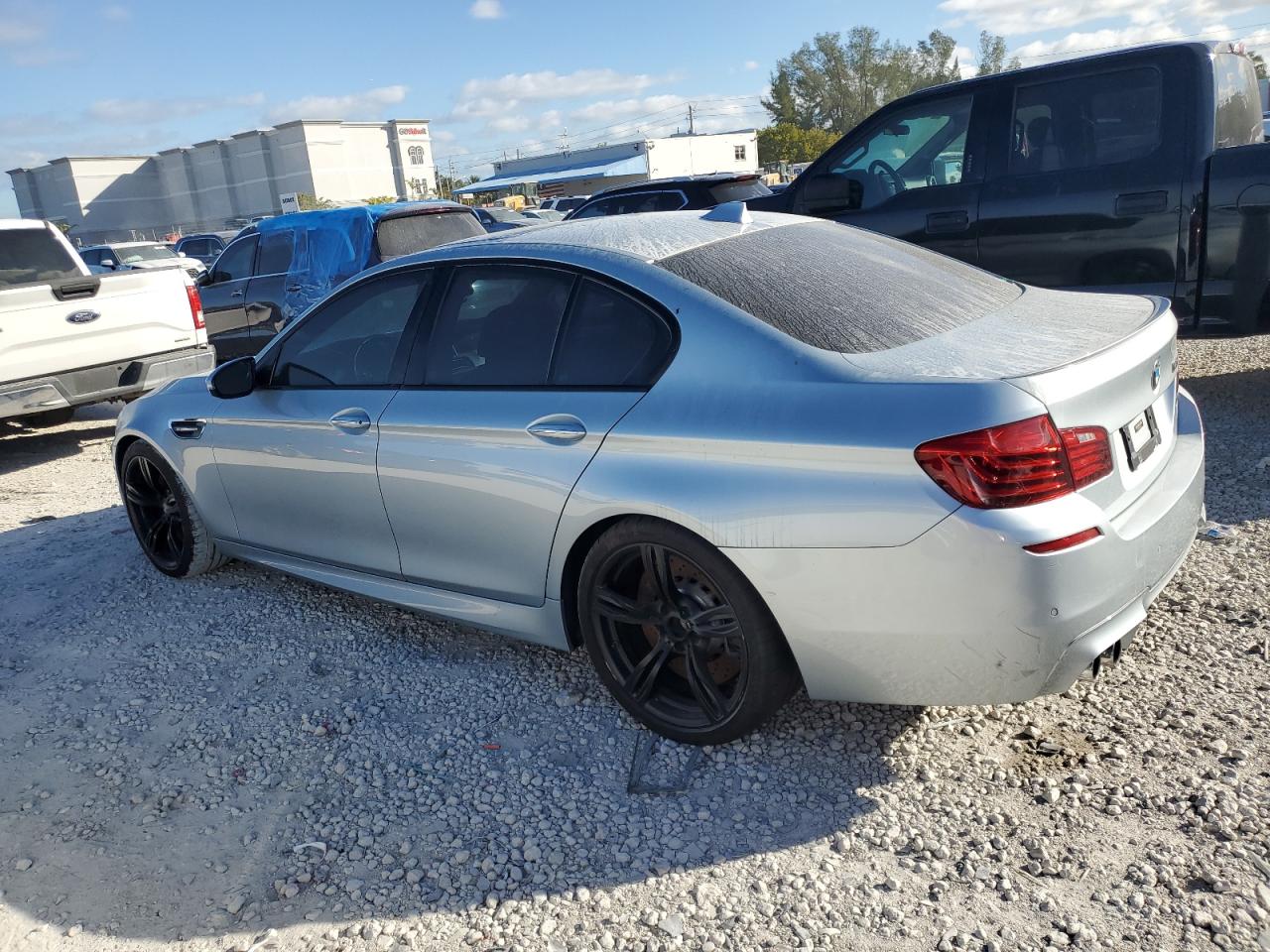 VIN WBSFV9C57FD595236 2015 BMW M5 no.2