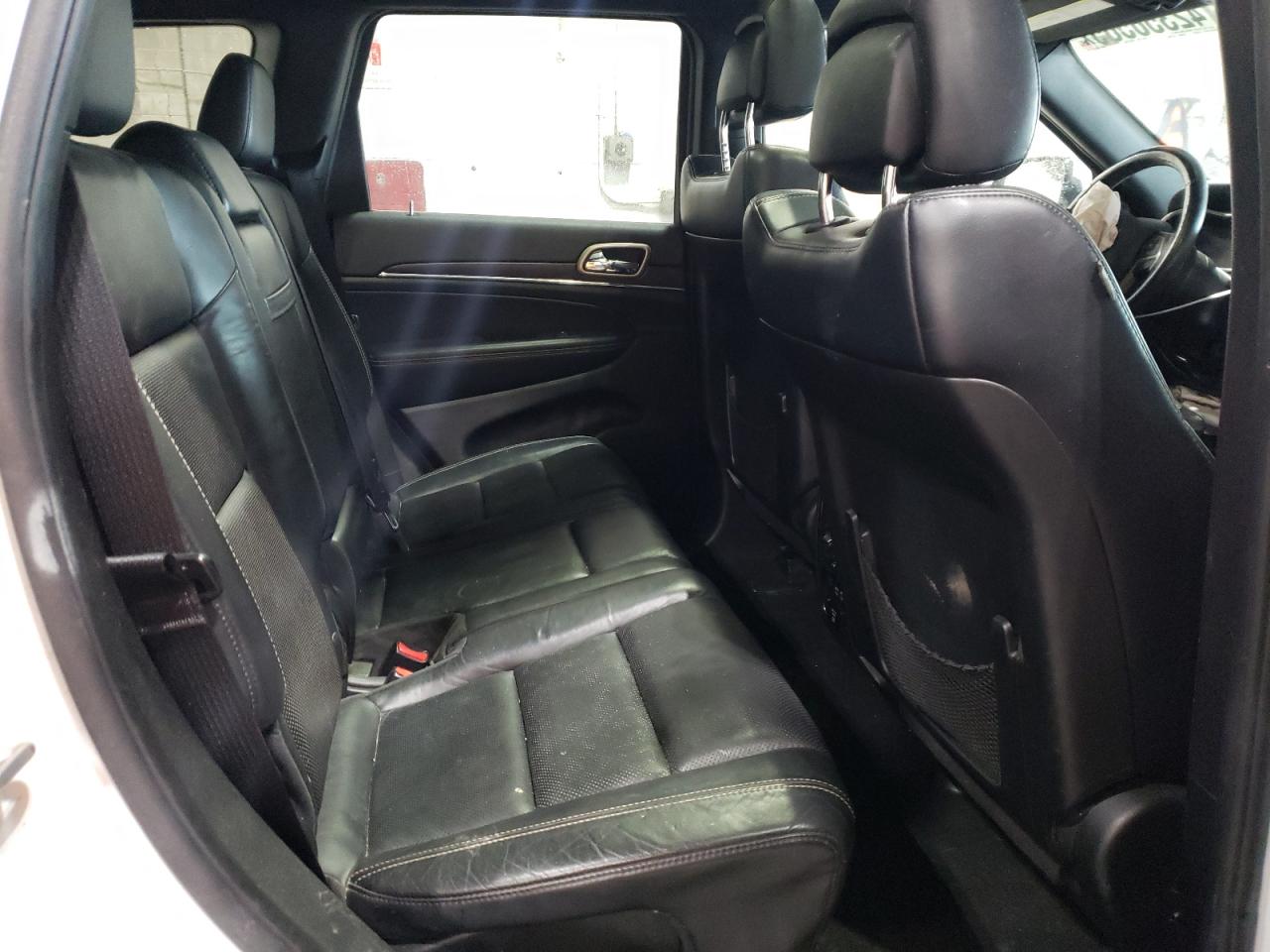 2015 Jeep Grand Cherokee - Image 11