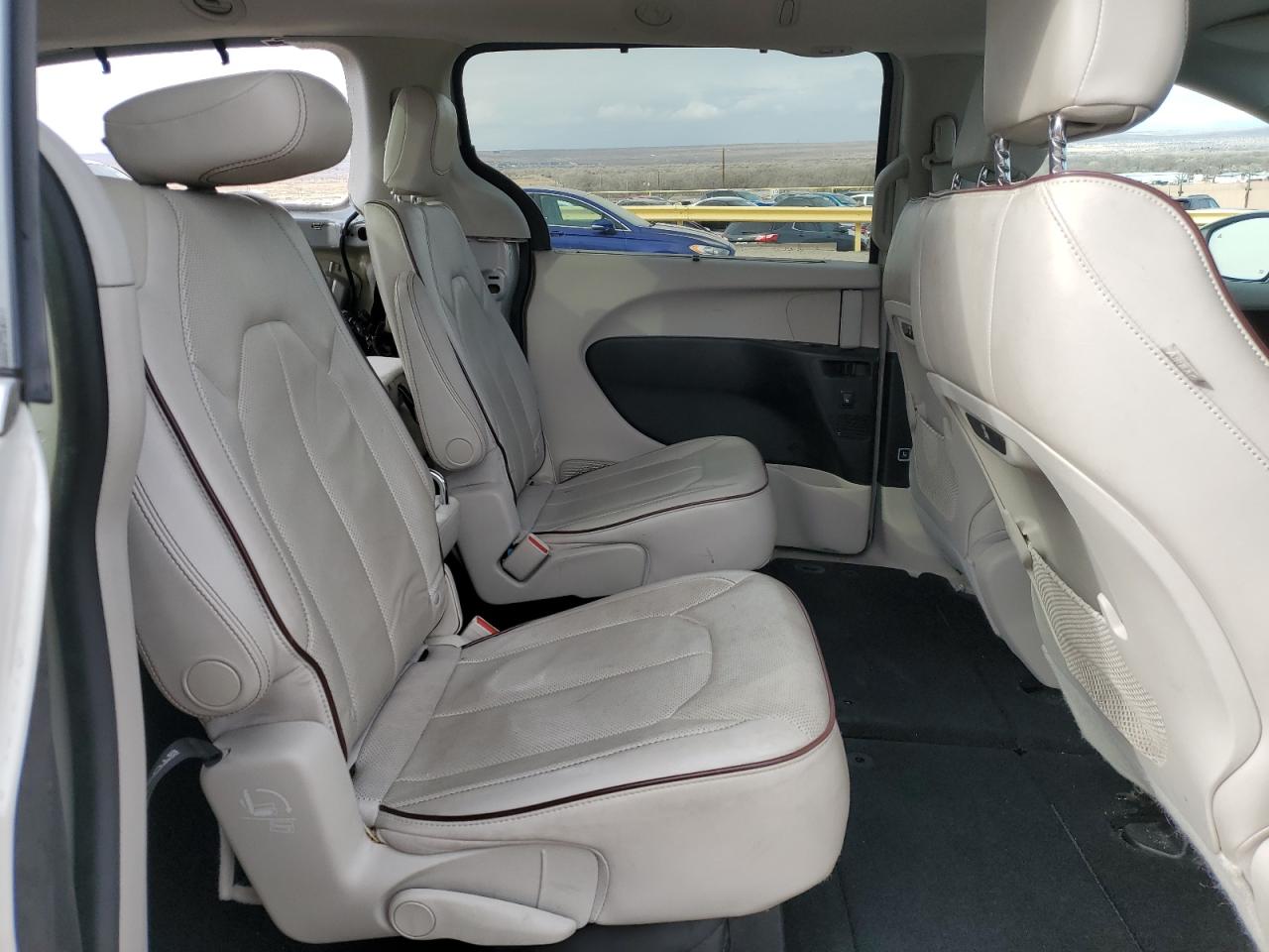 2017 Chrysler Pacifica - Image 11