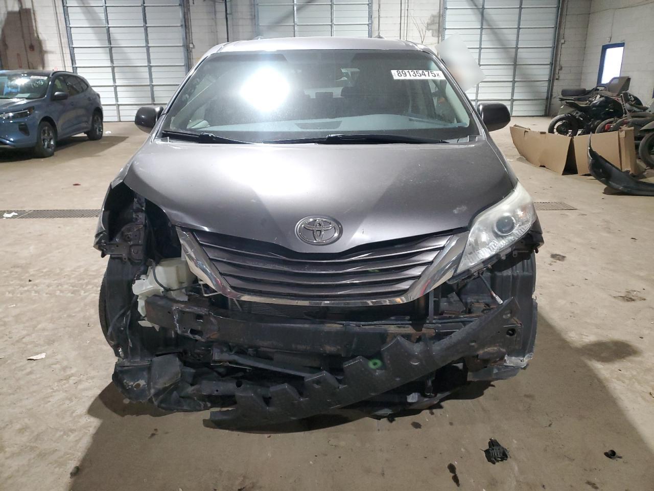 2015 Toyota Sienna - Image 5