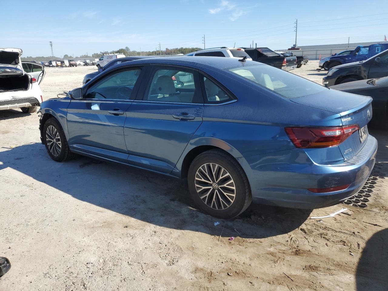 2019 Volkswagen Jetta - Image 2