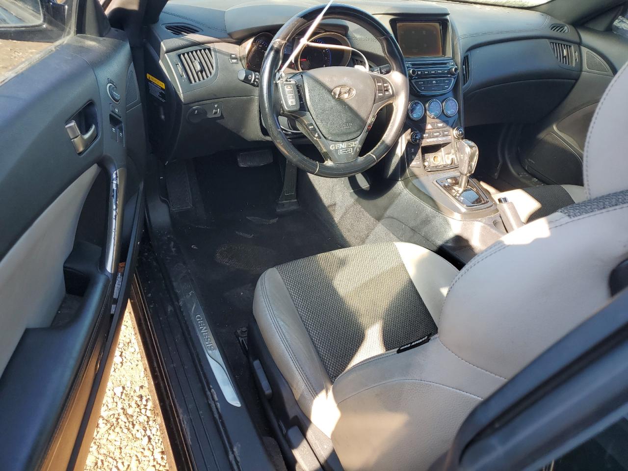 2014 Hyundai Genesis - Image 8