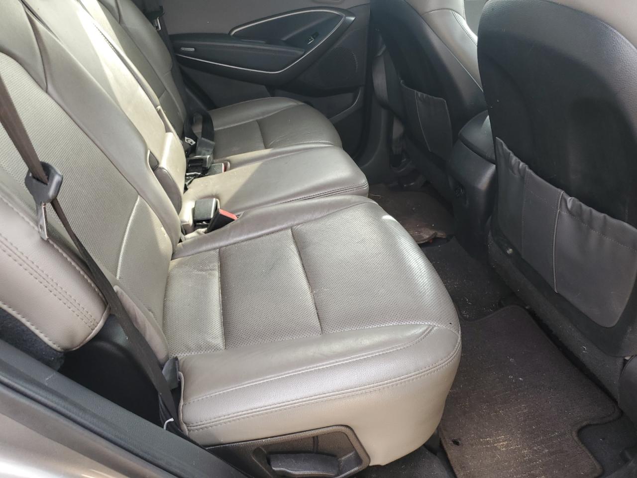 2017 Hyundai Santa Fe - Image 12