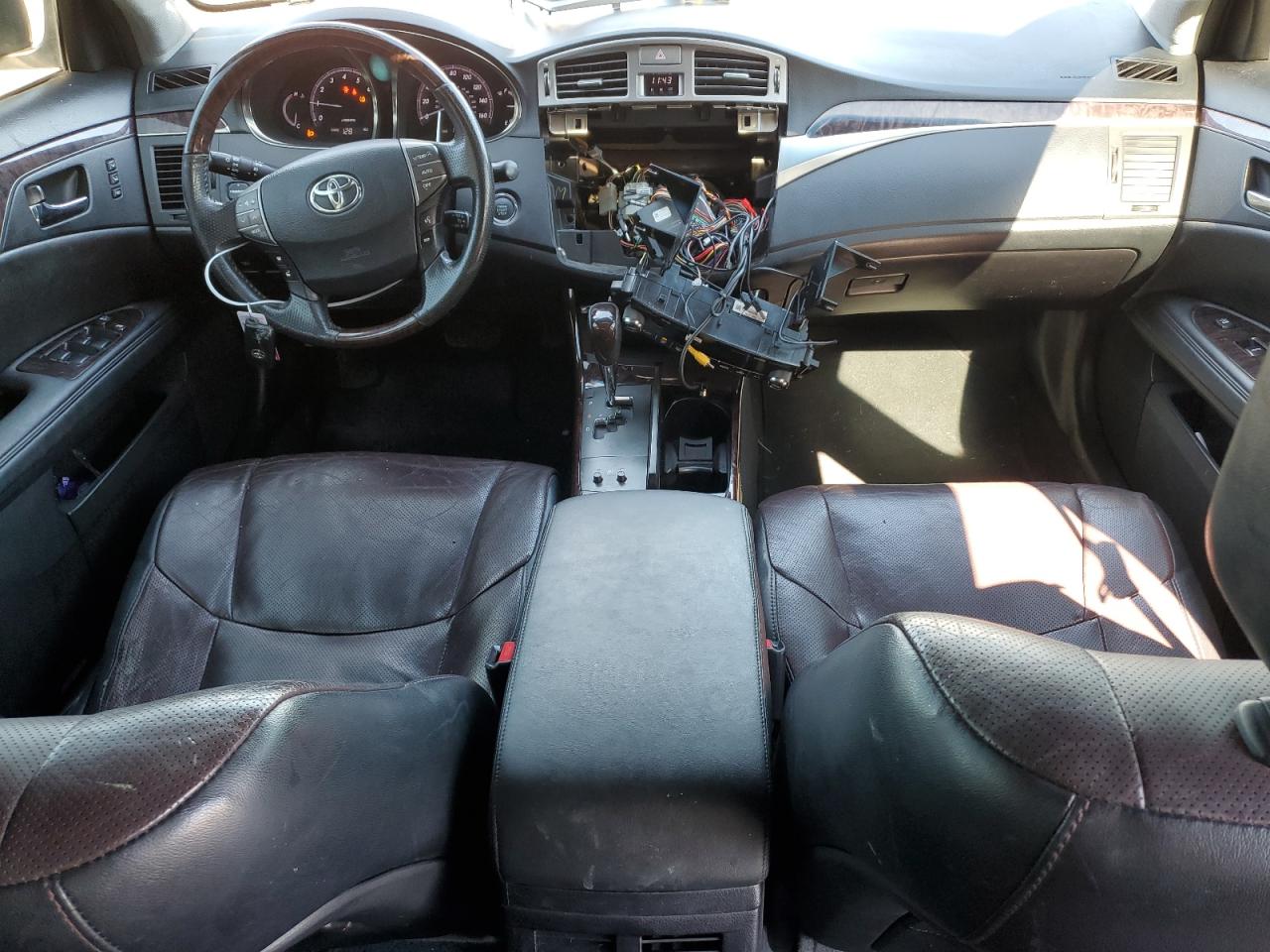 2011 Toyota Avalon - Image 8